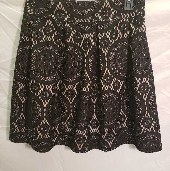 Tacera Short 19" Black Lace Skirt sz 6 - Picture 1 of 4
